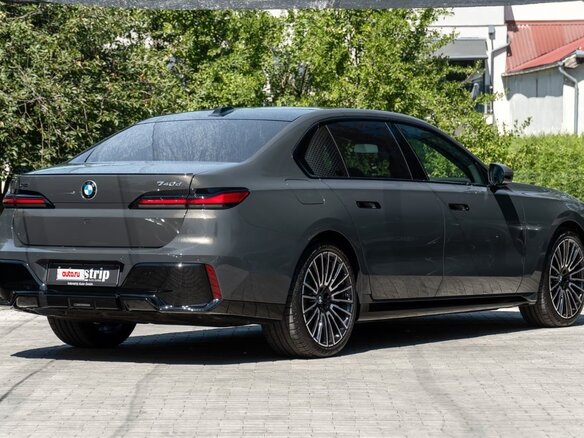 2025 BMW 7 серии 740d xDrive VII (G70), серый - вид 3
