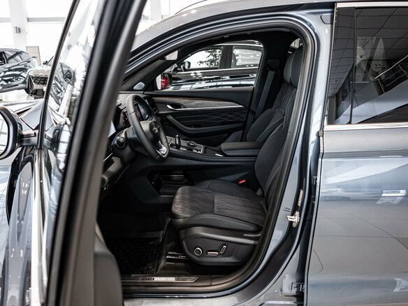 2026 Geely Monjaro I, серый, 4954990 рублей - вид 6