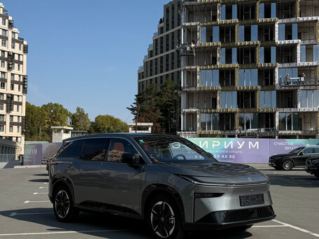2026 Toyota bZ3X 58.3 kWh, серый, 2940000 рублей, вид 4