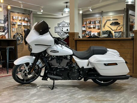2025 Harley-Davidson Street Glide, белый, 3800000 рублей, вид 1