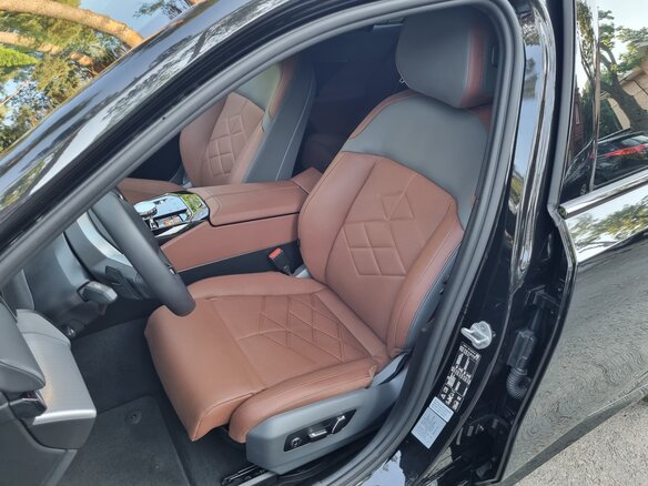 2025 BMW 5 серии 530i xDrive VIII (G60/G61/G68), чёрный, 8800000 рублей - вид 32