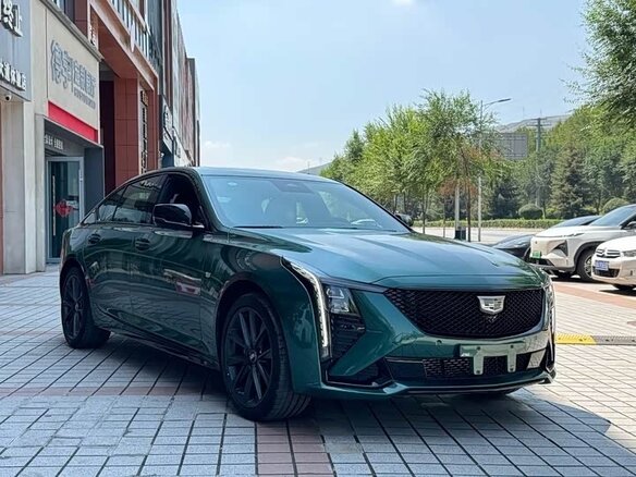 2025 Cadillac CT5 I Рестайлинг, зелёный, 5767055 рублей - вид 2