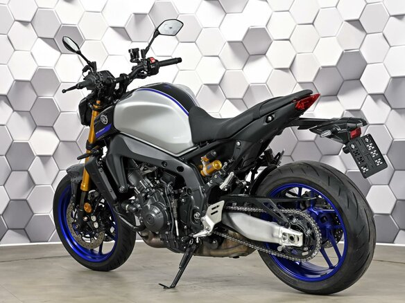 2023 Yamaha MT-09 (FZ-09), серебристый, 1199000 рублей - вид 7