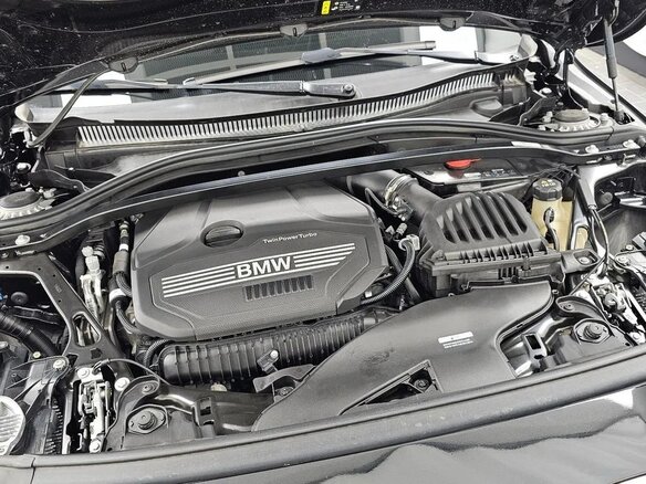2022 BMW 1 серии 120i III (F40), чёрный, 4381237 рублей - вид 9
