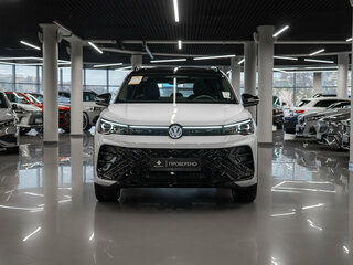 2026 Volkswagen Tiguan L Pro III (China Market), белый, 5000000 рублей, вид 3