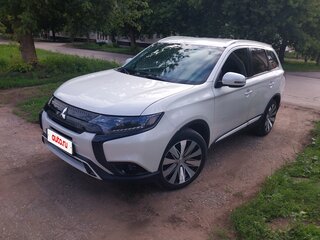 2014 Mitsubishi Outlander III, белый, 1850000 рублей, вид 2