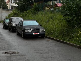 1995 Mercedes-Benz E-Класс 200 I (W124), чёрный, 875000 рублей, вид 4