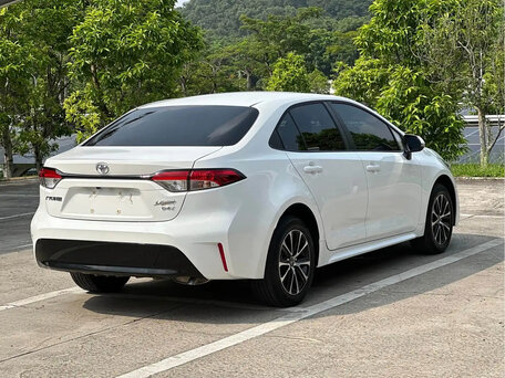 2022 Toyota Levin XII (E210) Рестайлинг, белый, 1650000 рублей, вид 4