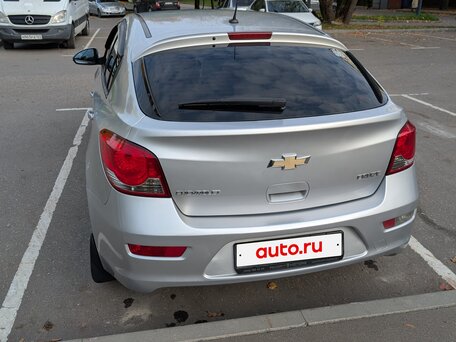 2013 Chevrolet Cruze I Рестайлинг, серебристый, 900000 рублей, вид 4