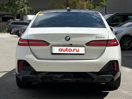 2024 BMW 5 серии 523d VIII (G60/G61/G68), белый, 6985000 рублей, вид 5