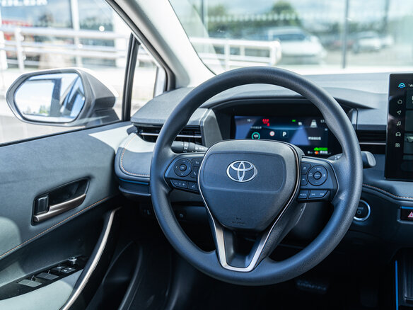 2026 Toyota Corolla XII (E210) Рестайлинг 2, белый - вид 14