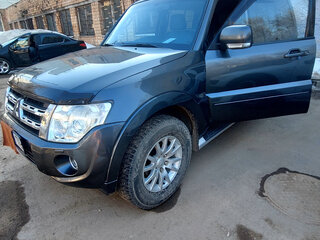 2012 Mitsubishi Pajero IV Рестайлинг 1, серый, 2170000 рублей, вид 3