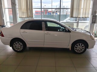 2001 Toyota Corolla IX (E120, E130), белый, 550000 рублей, вид 3