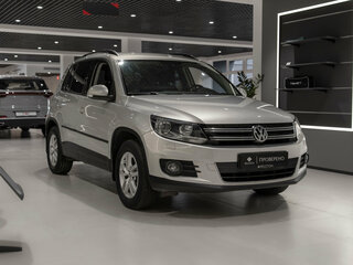 2015 Volkswagen Tiguan I Рестайлинг, серебристый, 1420000 рублей, вид 2