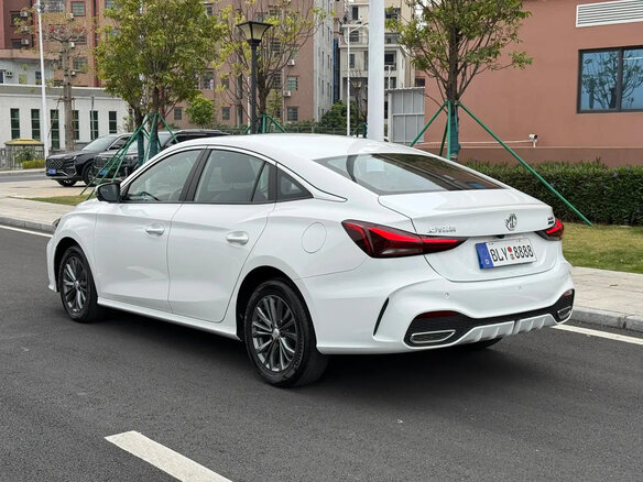 2025 MG 5 II Рестайлинг, белый, 1480100 рублей - вид 3