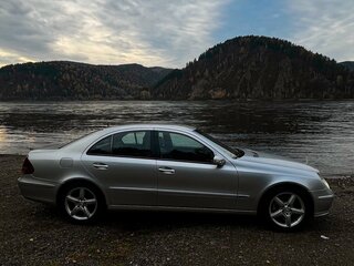 2002 Mercedes-Benz E-Класс 220 III (W211, S211), серебристый, 699999 рублей, вид 3