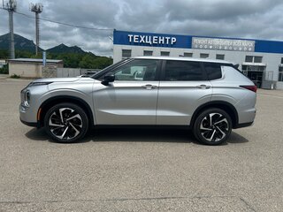 2021 Mitsubishi Outlander IV, серый, 2900000 рублей, вид 1