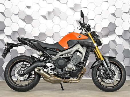 2014 Yamaha MT-09 (FZ-09), оранжевый, 549000 рублей, вид 3