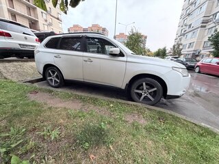 2013 Mitsubishi Outlander III, белый, 1350000 рублей, вид 3