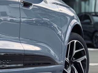 2026 Audi Q6L Sportback e-tron, серый, 6350333 рублей, вид 3