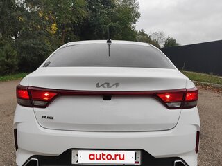 2021 Kia Rio IV Рестайлинг, белый, 1150000 рублей, вид 5