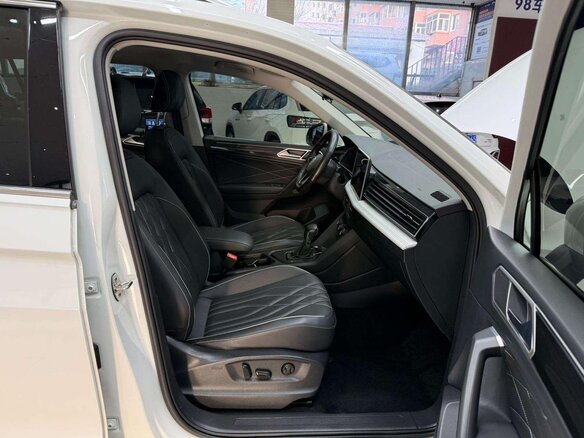 2022 Volkswagen Tiguan II Рестайлинг, белый - вид 16