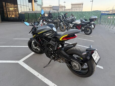 2018 MV Agusta Dragster 800, чёрный, 1050000 рублей, вид 3
