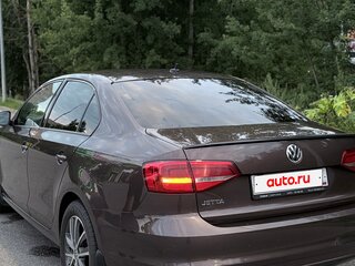 2015 Volkswagen Jetta VI Рестайлинг, коричневый, 1100000 рублей, вид 5