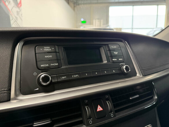 2019 Kia Optima IV Рестайлинг, белый, 1810000 рублей - вид 12