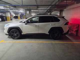 2024 Toyota RAV4 V (XA50), белый, 3640000 рублей, вид 4