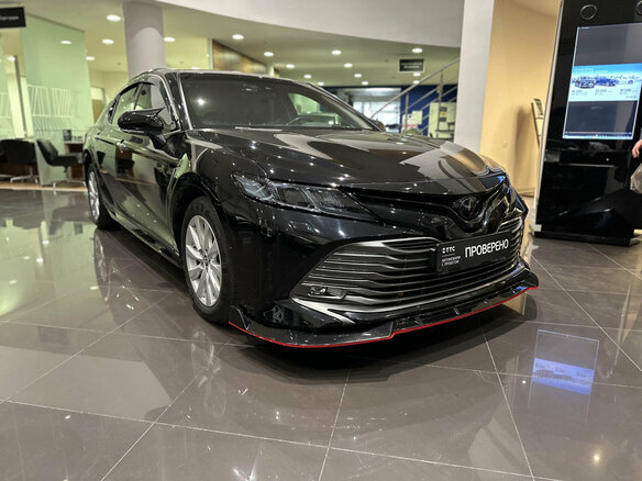 2020 Toyota Camry VIII (XV70), чёрный, 3670000 рублей - вид 2