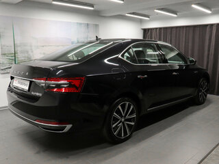 2025 Skoda Superb III Рестайлинг, чёрный, 3200000 рублей, вид 4