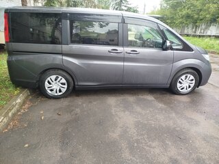 2018 Honda Stepwgn V Рестайлинг, серебристый, 1900000 рублей, вид 4