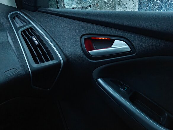 2014 Ford Focus III, белый, 1100000 рублей - вид 4