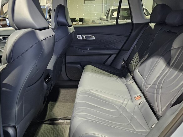 2026 Geely EX5 Гибрид EM-i, серебристый - вид 18