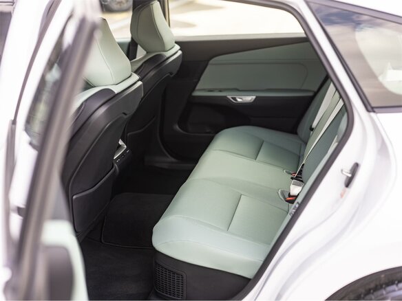 2026 Lexus ES 300h VIII, белый, 7770000 рублей - вид 12