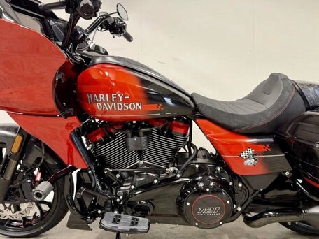 2026 Harley-Davidson CVO Road Glide ST, чёрный, 5850000 рублей, вид 3