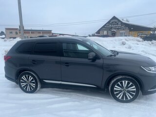 2019 Mitsubishi Outlander III Рестайлинг 3, серый, 1800000 рублей, вид 4
