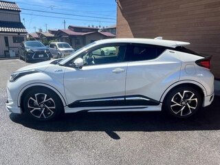2023 Toyota C-HR I Рестайлинг, белый, 1760000 рублей, вид 2