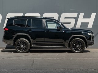 2022 Toyota Land Cruiser 300 Series, чёрный, 9100000 рублей, вид 5