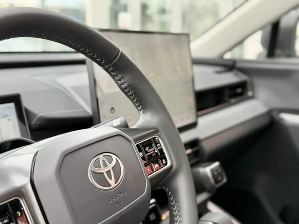 2026 Toyota RAV4 VI (XA60), белый, 4500000 рублей - вид 22