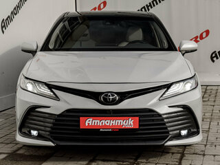 2022 Toyota Camry US Market VIII (XV70) Рестайлинг, белый, 3390000 рублей, вид 2