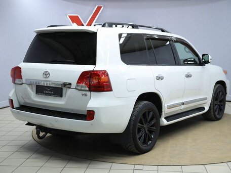 2013 Toyota Land Cruiser 200 Series Рестайлинг 1, белый, 3350000 рублей, вид 5