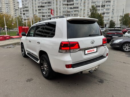 2015 Toyota Land Cruiser 200 Series Рестайлинг 2, белый, 5750000 рублей, вид 5