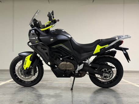 2025 QJMotor SVT 650 X, чёрный, 570000 рублей, вид 5