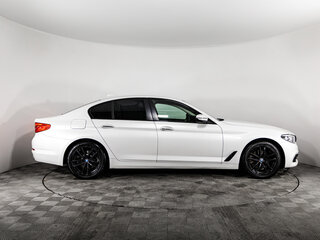 2017 BMW 5 серии 520d VII (G30/G31/G38), белый, 2299000 рублей, вид 3