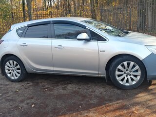 2011 Opel Astra J, серебристый, 570000 рублей, вид 2