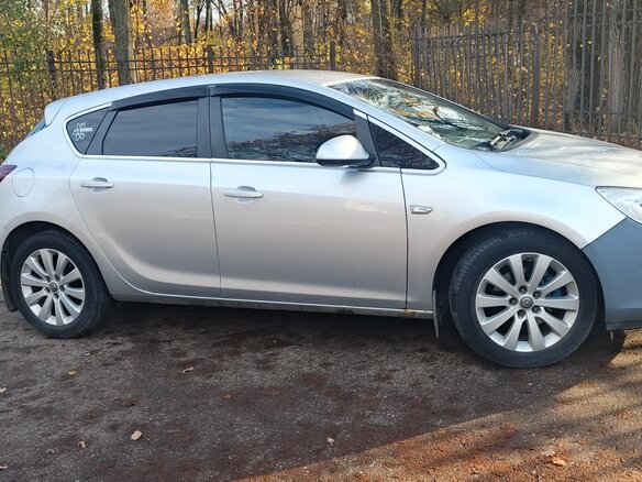 2011 Opel Astra J, серебристый, 570000 рублей - вид 1