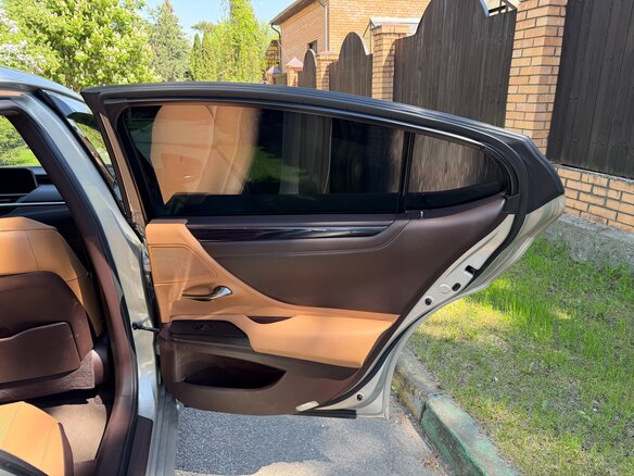 2021 Lexus ES 300h VII Рестайлинг, серый, 4150000 рублей - вид 10
