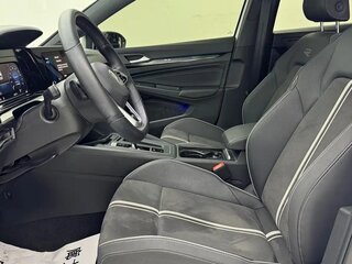 2023 Volkswagen Golf VIII, белый, 1600000 рублей, вид 5